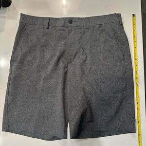 Men’s PGA Tour 19” Flat Front Hybrid Gray Golf Shorts, size 34.